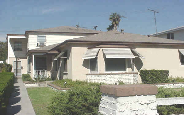 11007-11009 1/2 Sarah St in North Hollywood, CA - Building Photo - Building Photo