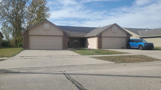property at 1622 Clover Dr