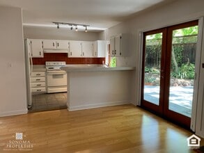 830 2nd St W in Sonoma, CA - Foto de edificio - Building Photo