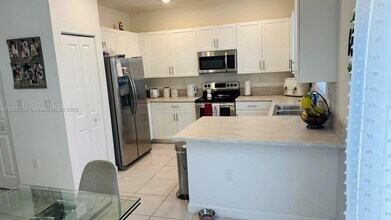 545 NE 206th Ln in Miami, FL - Building Photo - Building Photo