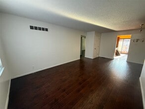 7925 Royal Arms Ct in St. Louis, MO - Building Photo - Building Photo