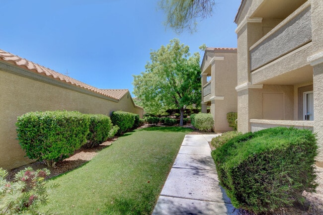 2300 E Silverado Ranch Blvd, Unit 2137 in Las Vegas, NV - Building Photo - Building Photo