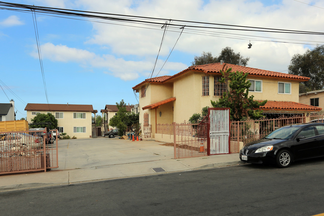 311-313 Averil Rd in San Ysidro, CA - Building Photo