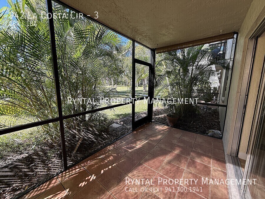 942 La Costa Cir in Sarasota, FL - Building Photo