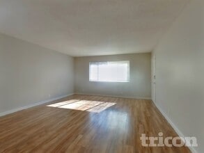 402 E Pacific Ave in Fairfield, CA - Building Photo - Building Photo