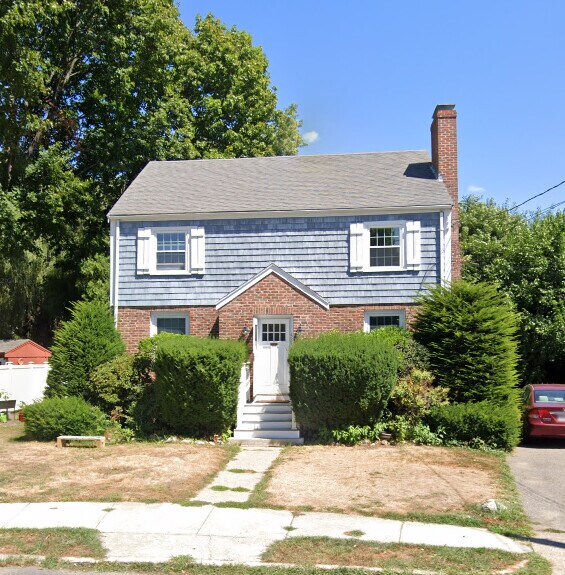 42 Hatfield Rd in Newton, MA - Foto de edificio