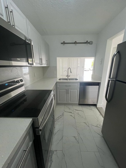 10054 Winding Lake Rd in Sunrise, FL - Building Photo