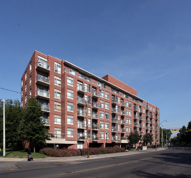 Glen Lake in Toronto, ON - Building Photo