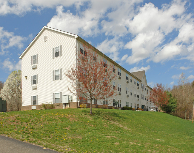 Winberi Apartments in Marietta, OH - Foto de edificio - Building Photo