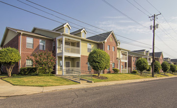 Riverbend Place in Memphis, TN - Building Photo - Building Photo