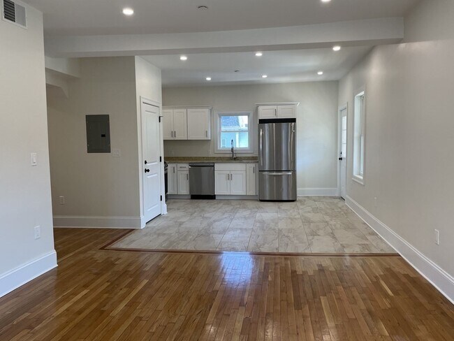 14 Weld Ave, Unit 2 in Boston, MA - Building Photo - Building Photo
