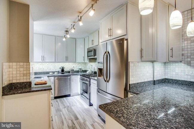 2201 L St NW in Washington, DC - Building Photo - Building Photo