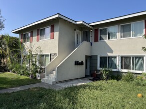 2606 S Rosewood Ave in Santa Ana, CA - Building Photo - Building Photo