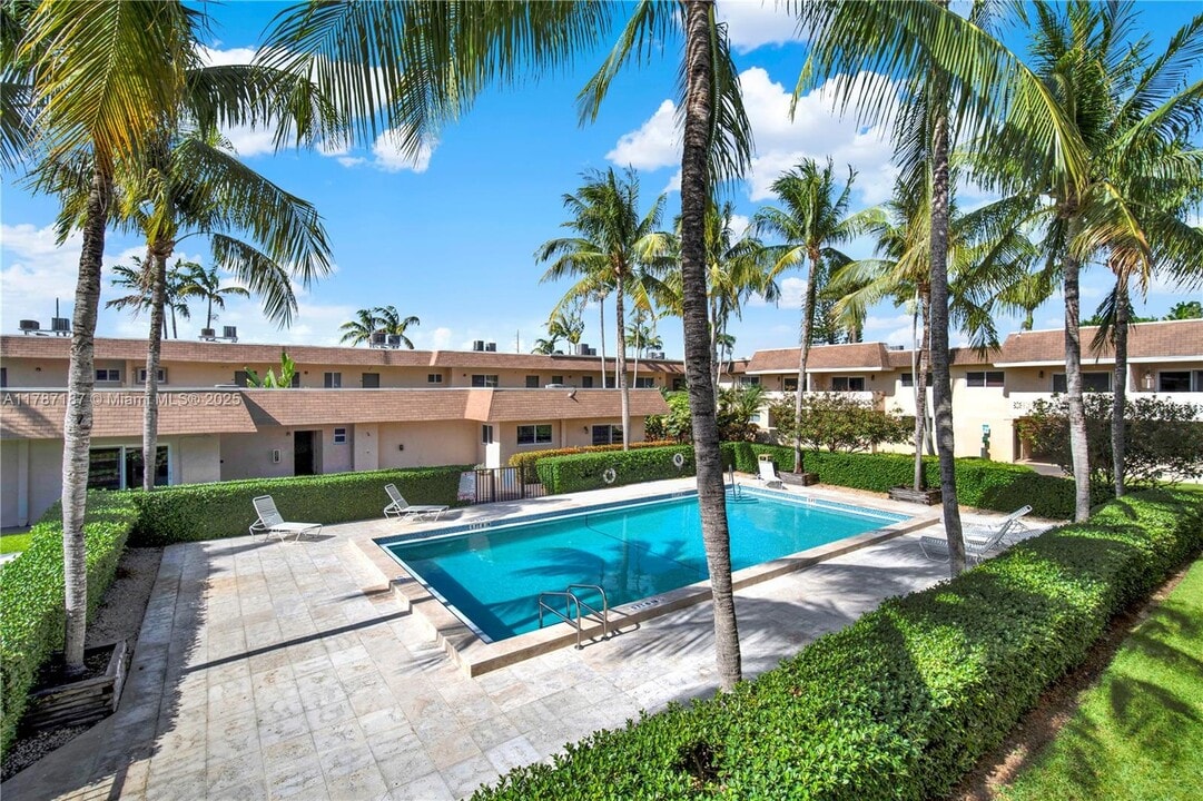 14500 SW 88th Ave, Unit Villagio at Palmetto in Palmetto Bay, FL - Foto de edificio
