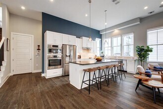 4810 Springdale Rd in Austin, TX - Building Photo - Building Photo