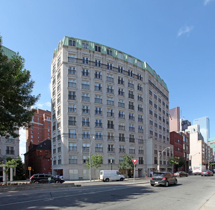 French Quarter in Toronto, ON - Building Photo