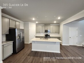 365 Glacier Lk Dr in Raleigh, NC - Building Photo - Building Photo