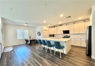 9816 Berkley Brk Ct in Enterprise, NV - Building Photo - Building Photo