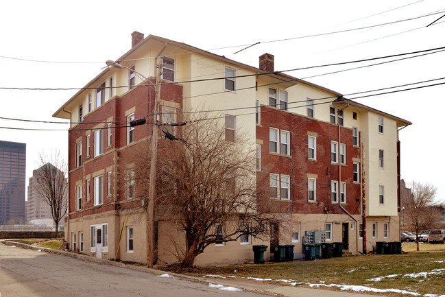 East River Place in Dayton, OH - Foto de edificio - Building Photo