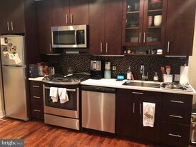 131 S 13th St in Philadelphia, PA - Building Photo