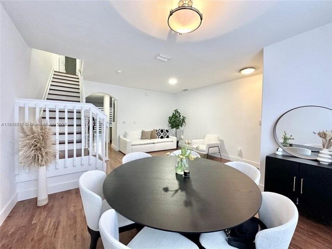 5620 NW 107th Ave in Doral, FL - Building Photo - Building Photo