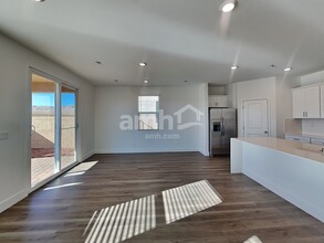 7929 Banquero Ct in Las Vegas, NV - Building Photo - Building Photo