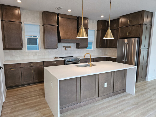 property at 408 E Oak Ave