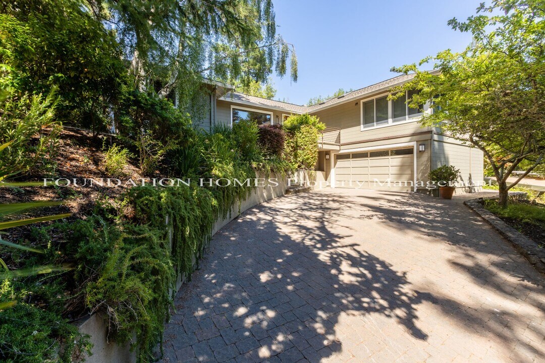 8 Heather Way in Mill Valley, CA - Building Photo