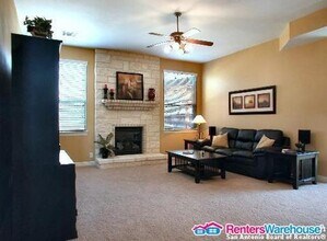 18714 Canoe Brk in San Antonio, TX - Foto de edificio - Building Photo