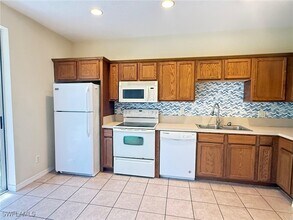 9602 Roundstone Cir in Ft. Myers, FL - Building Photo - Building Photo