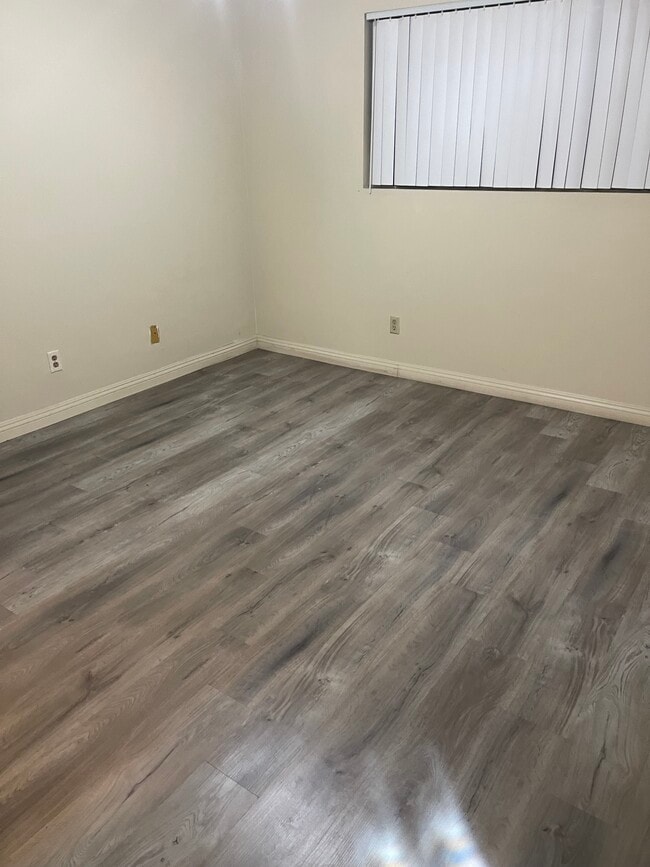 343 W Lomita Ave, Unit 202 in Glendale, CA - Building Photo - Building Photo