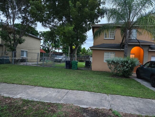 11511 Robinson St in Miami, FL - Building Photo - Building Photo