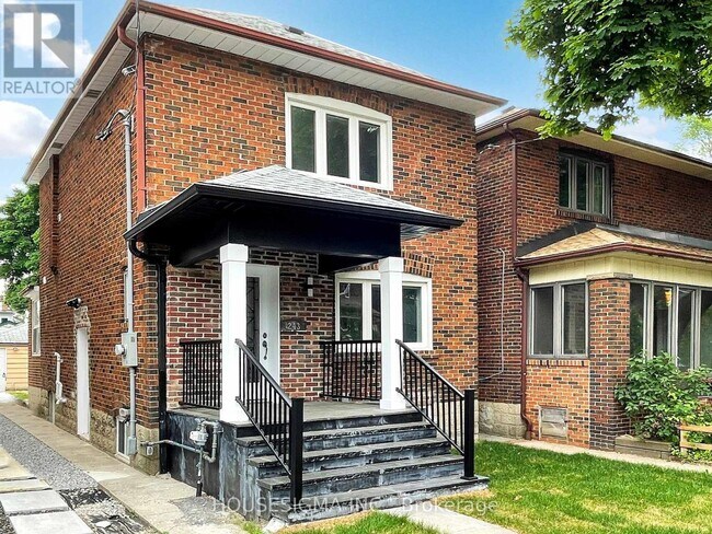 243 Windermere Ave in Toronto, ON - Building Photo - Building Photo