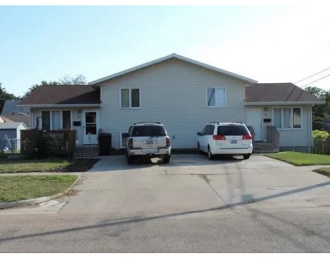 property at 1319 E Ingals Ave