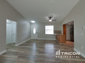 12423 Drysdale St in Spring Hill, FL - Building Photo - Building Photo