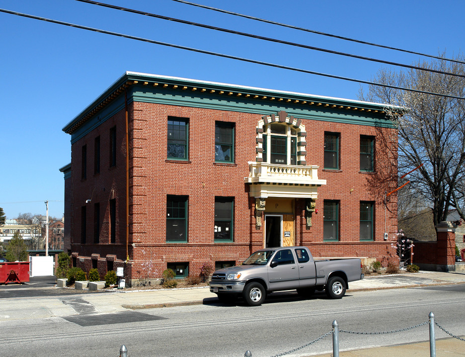 139 Front St in Woonsocket, RI - Foto de edificio