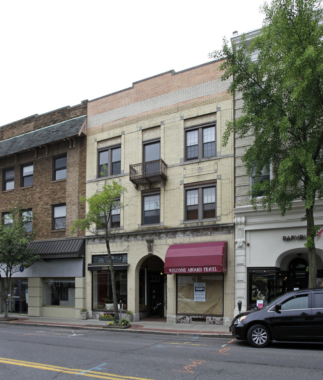 80-82 E Ridgewood Ave in Ridgewood, NJ - Foto de edificio - Building Photo