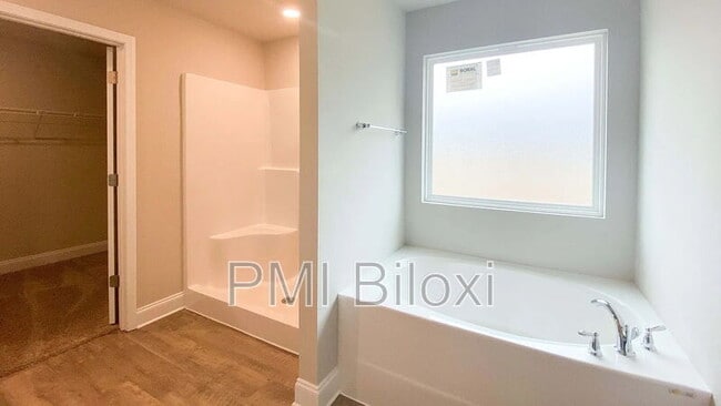 1005 Enclave Cir in Long Beach, MS - Building Photo - Building Photo