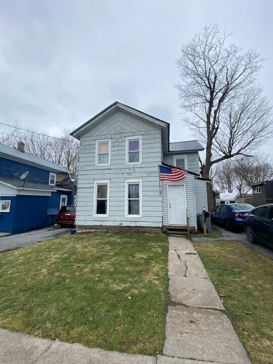 512 Stone St in Watertown, NY - Building Photo