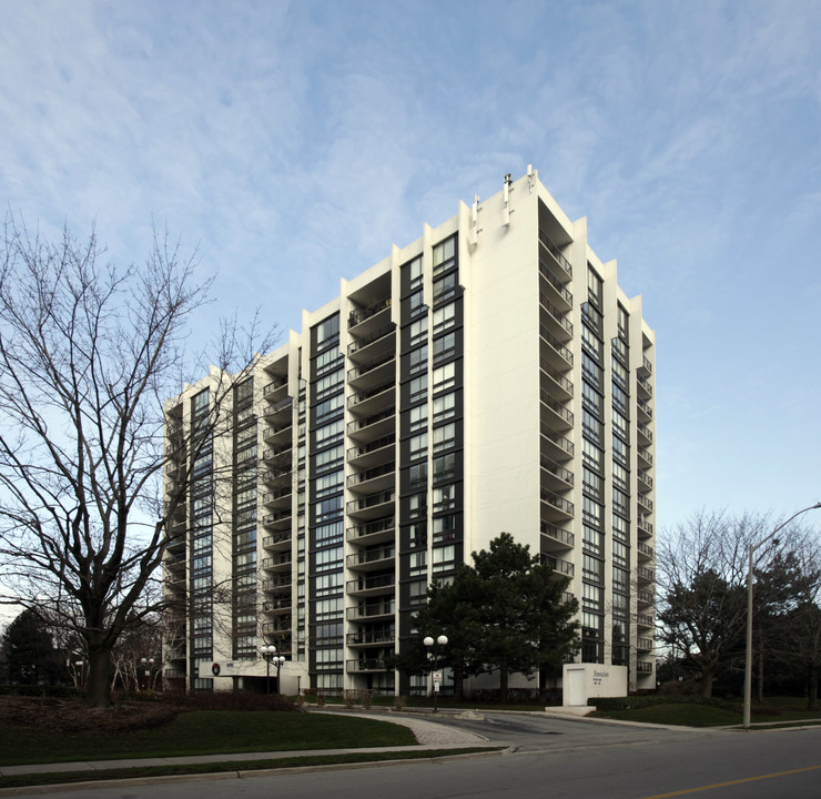 Ennisclare I in Oakville, ON - Building Photo