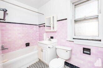 2654 W Ardmore Ave, Unit 54-2 in Chicago, IL - Foto de edificio - Building Photo