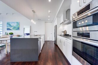 301 West Ave, Unit 1307 in Austin, TX - Building Photo - Building Photo