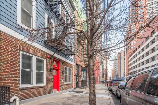 198 Morgan St-Unit -5(3L) in Jersey City, NJ - Building Photo - Building Photo