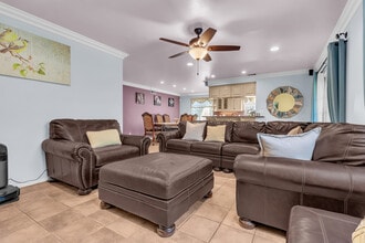 9720 Blandwood Rd in Downey, CA - Foto de edificio - Building Photo