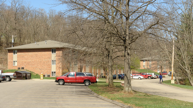 Ridgewood Court in Marietta, OH - Building Photo - Building Photo