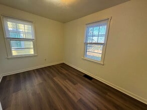 2205 Montgomery Ln in Springfield, IL - Foto de edificio - Building Photo