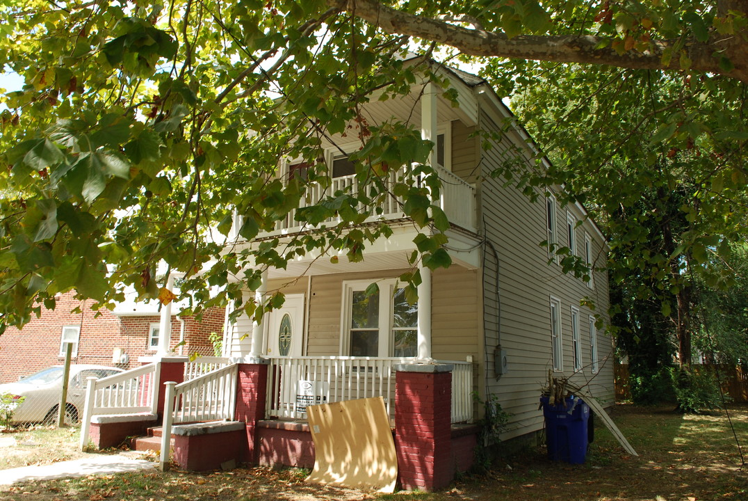 2305 Reservoir Ave in Norfolk, VA - Foto de edificio