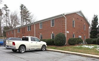 New Garden Apartments in Greensboro, NC - Building Photo