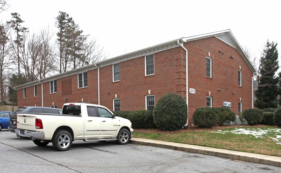 New Garden Apartments in Greensboro, NC - Foto de edificio