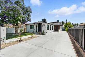 6706 Riverton Ave in Los Angeles, CA - Building Photo - Building Photo